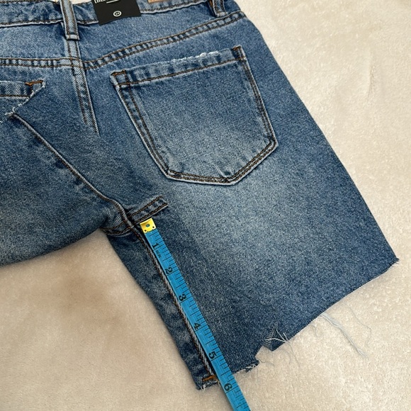 Blank NYC Work With Me High‎ Rise Distressed Cutoff Denim Shorts
Women's Sz 0/24 - Picture 4 of 6